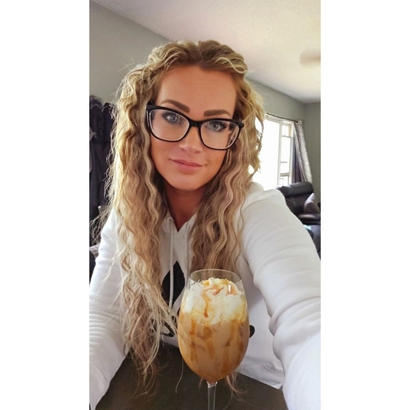 Meet your Posher, Jennifer - Picture 2 of 2